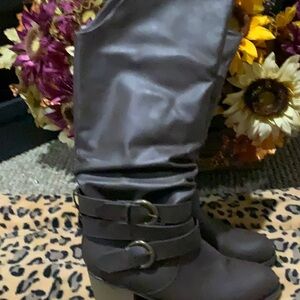 #236 Tru Comfort NWOT W sz 8 Dark Brown Knee-High Boots with gold buckles